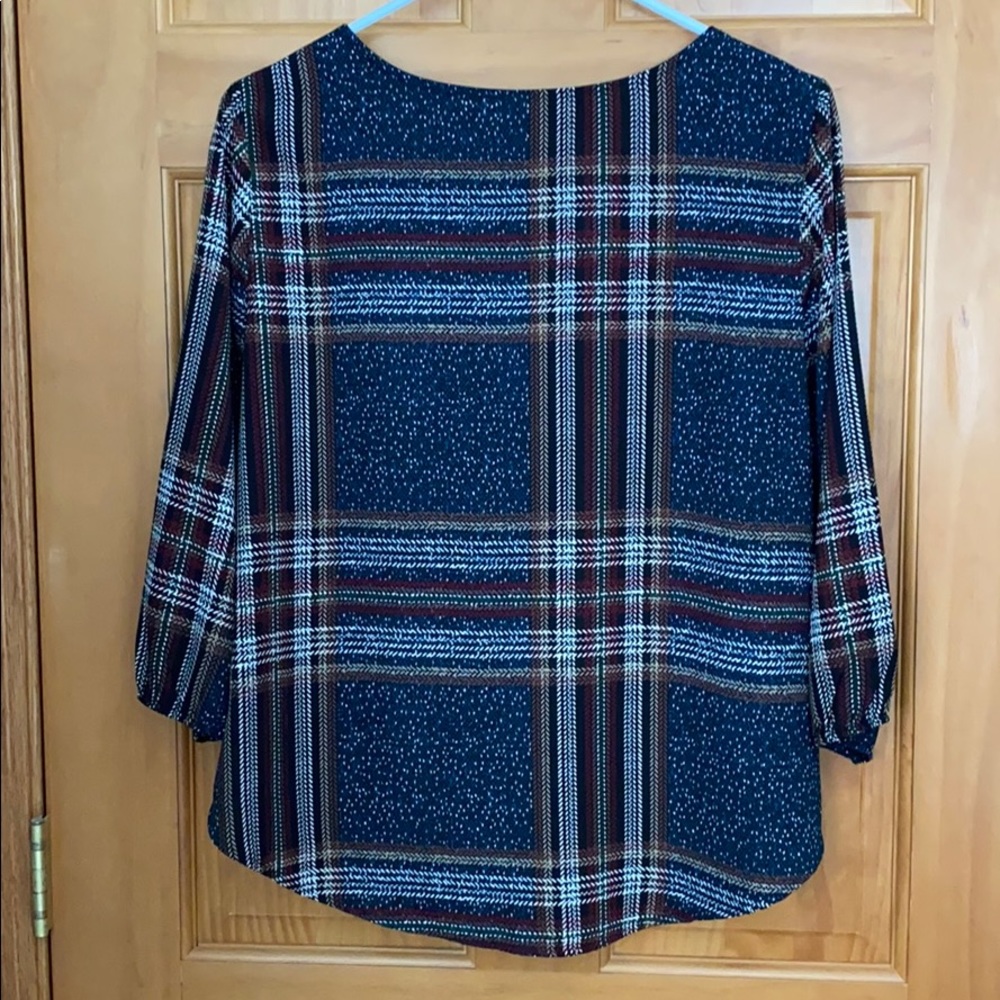 Top - Picture 2 of 4